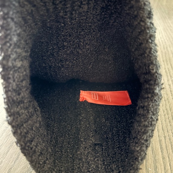 Hunter Black Ribbed Cuff Beanie - Picture 3 of 4